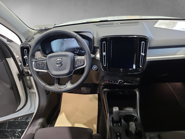 Volvo  XC 40 Momentum Pro AWD Bluetooth Navi LED Klima Einparkhilfe el. Fenster