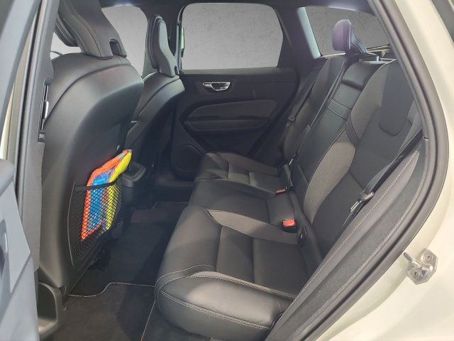 Volvo  XC 60 R Design 2WD Bluetooth Navi LED Klima Einparkhilfe el. Fenster