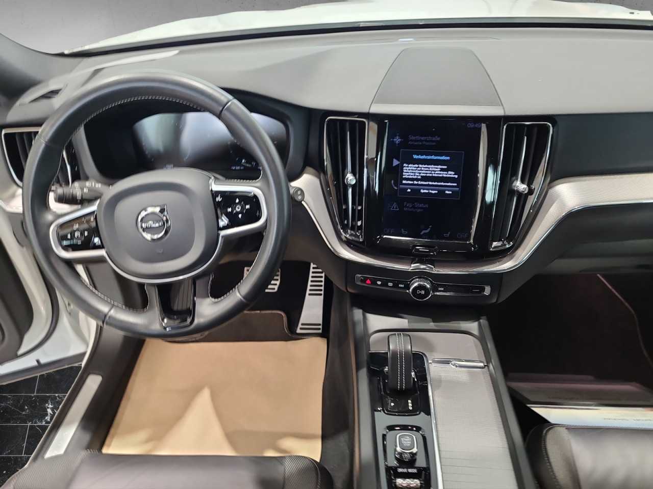 Volvo  XC 60 R Design AWD Bluetooth Navi LED Klima Einparkhilfe el. Fenster