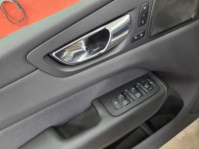 Volvo  XC 60 R Design Plug-In Hybrid AWD Bluetooth Navi LED Klima Standhzg Einparkhilfe