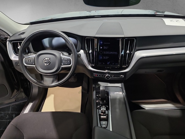 Volvo  XC 60 Momentum Pro AWD Bluetooth Navi LED Klima Einparkhilfe el. Fenster