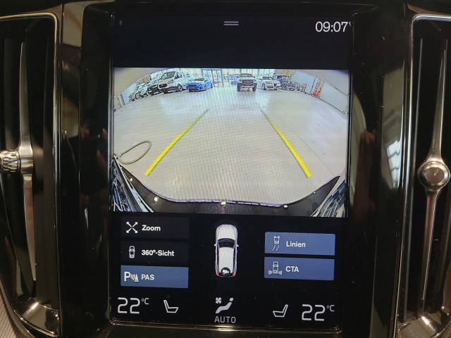 Volvo  XC 60 R Design AWD Bluetooth Navi LED Klima Standhzg Einparkhilfe el. Fenster