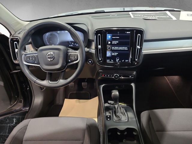 Volvo  XC 40 Momentum Pro 2WD Bluetooth Navi LED Klima Einparkhilfe el. Fenster