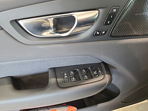 Volvo  XC 60 R Design Plug-In Hybrid AWD Bluetooth Navi LED Standhzg Einparkhilfe el. F