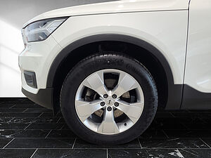 Volvo  XC 40 Momentum AWD Bluetooth Navi LED Vollleder Klima Einparkhilfe el. Fenster