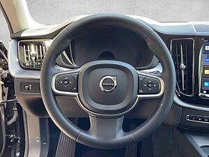 Volvo  XC 60 Momentum Pro AWD Bluetooth Navi LED Klima Einparkhilfe el. Fenster