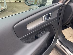 Volvo  XC 40 Inscription Recharge Plug-In Hybrid 2WD Bluetooth Navi LED Vollleder Klima