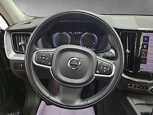 Volvo  XC 60 Momentum Pro AWD Bluetooth Navi LED Vollleder Klima Einparkhilfe el. Fenst